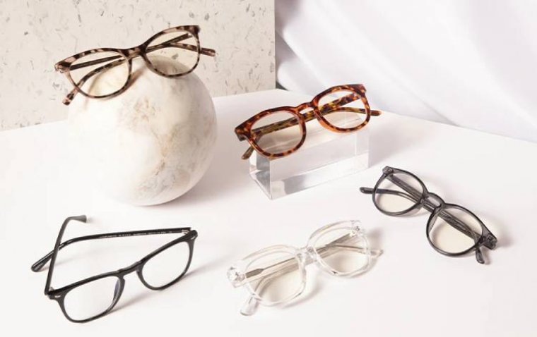 10 Signs That You May Need Glasses or a New Prescription