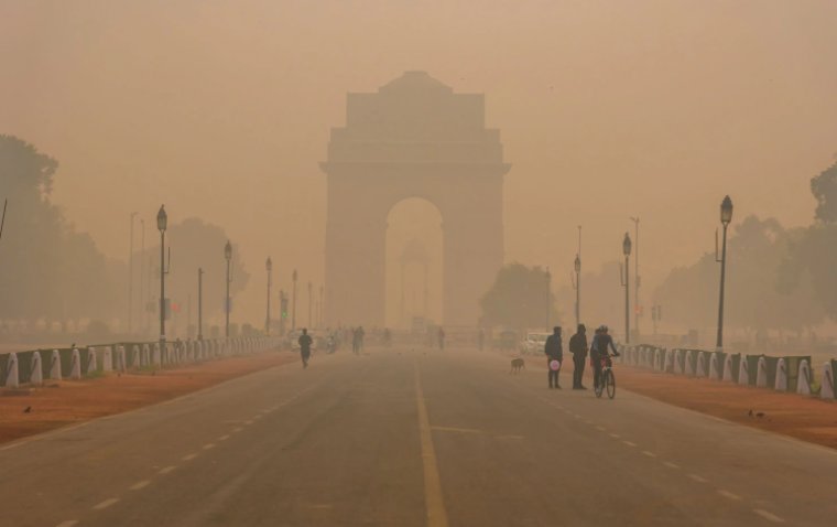 Delhi Witnesses 40% Surge in Eye Diseases Due to High Level of Air Pollution