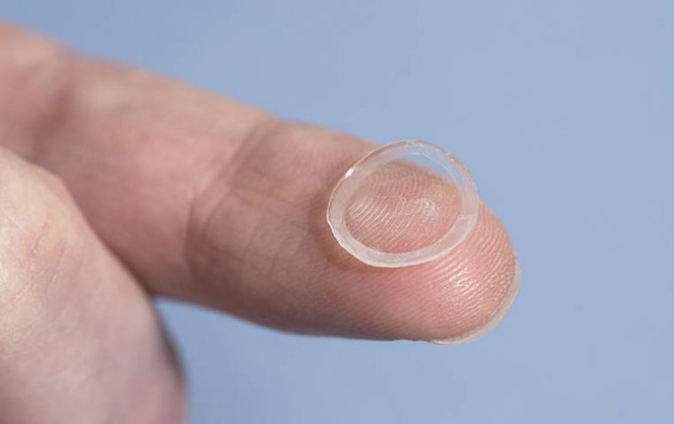 Living Contact Lens Uses Lubricant-Producing Bacteria to Combat Dry Eye