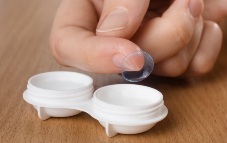 Study Reveals Contact Lenses Can Shed Microplastics, Raising Health Concerns